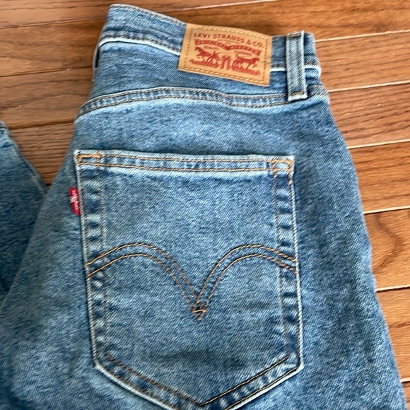 NWOT Levi’s 501 high waisted. Top flare - Picture 2 of 8